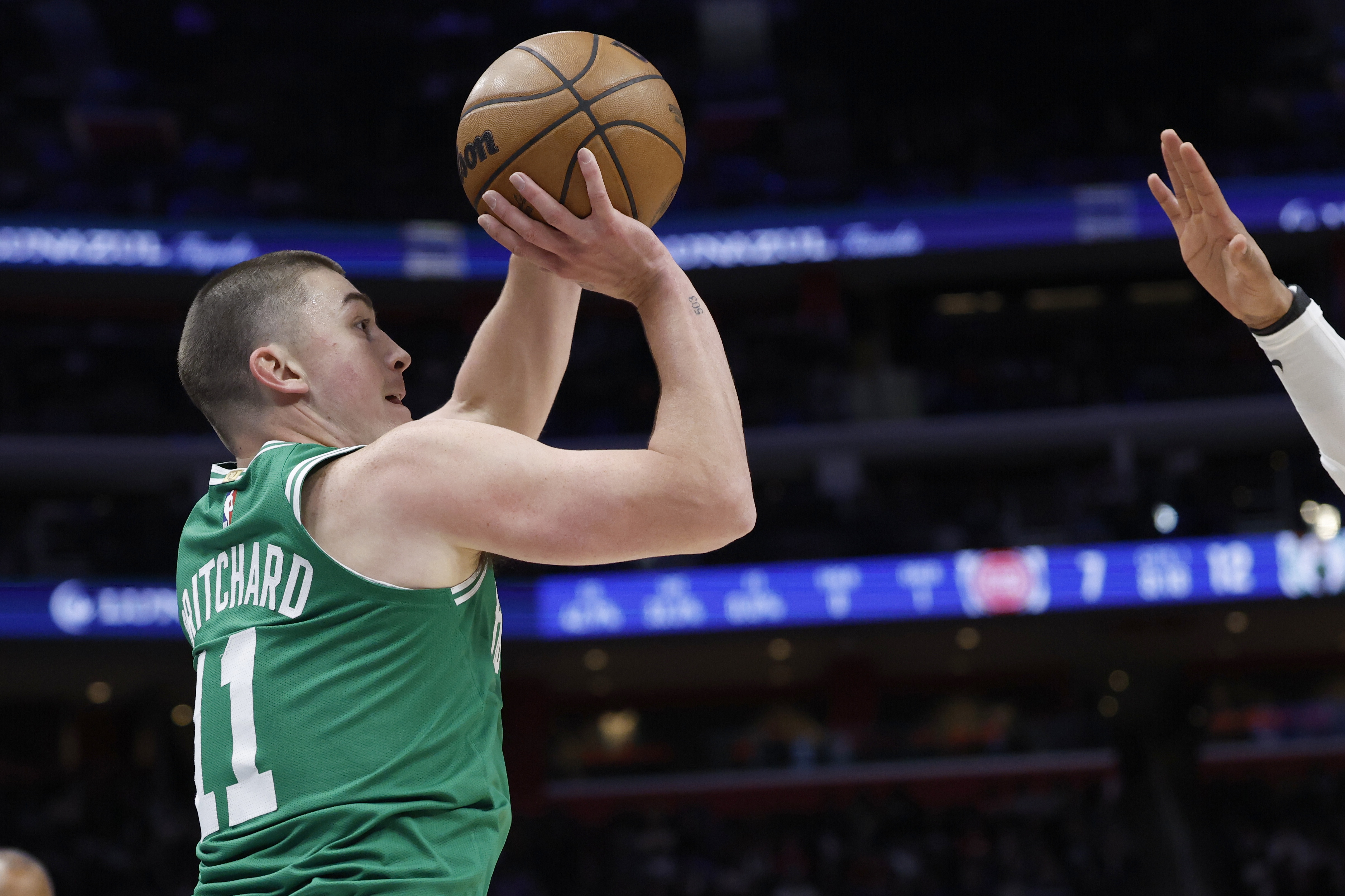 体育投注-1米85乱杀！布朗&amp;普理查德击穿湖人外防线 防守硬度是致命差距